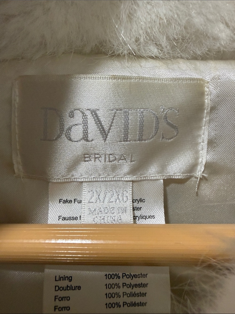 David's Bridal Ivory Faux Fur Capelet Shrug - Picture 2 of 6
